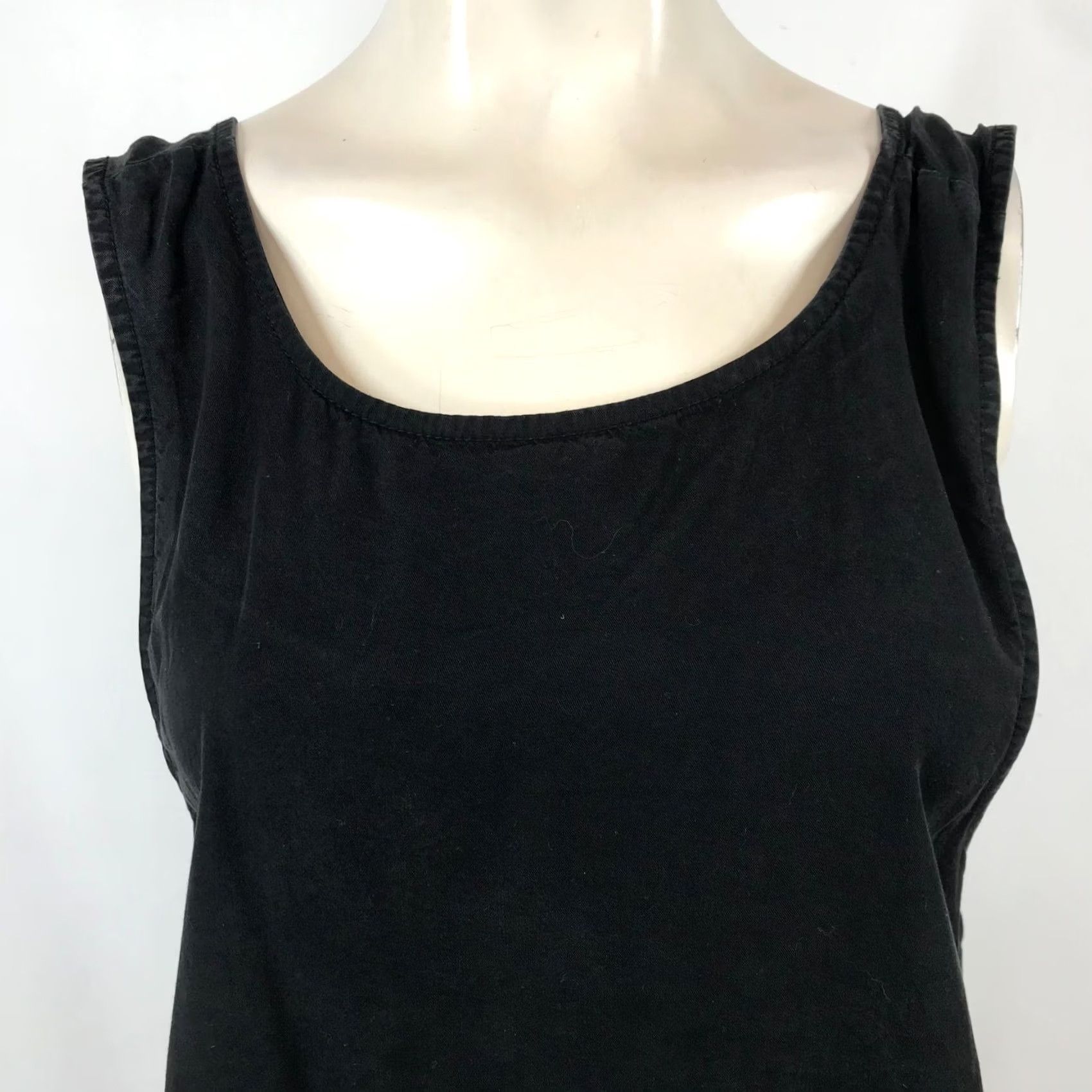 Vintage 10 TREE- WOMEN'S XL BLACK SLEEVELESS ROUND NECK TENCEL TOP Size XL / US 12-14 / IT 48-50 - 2 Thumbnail