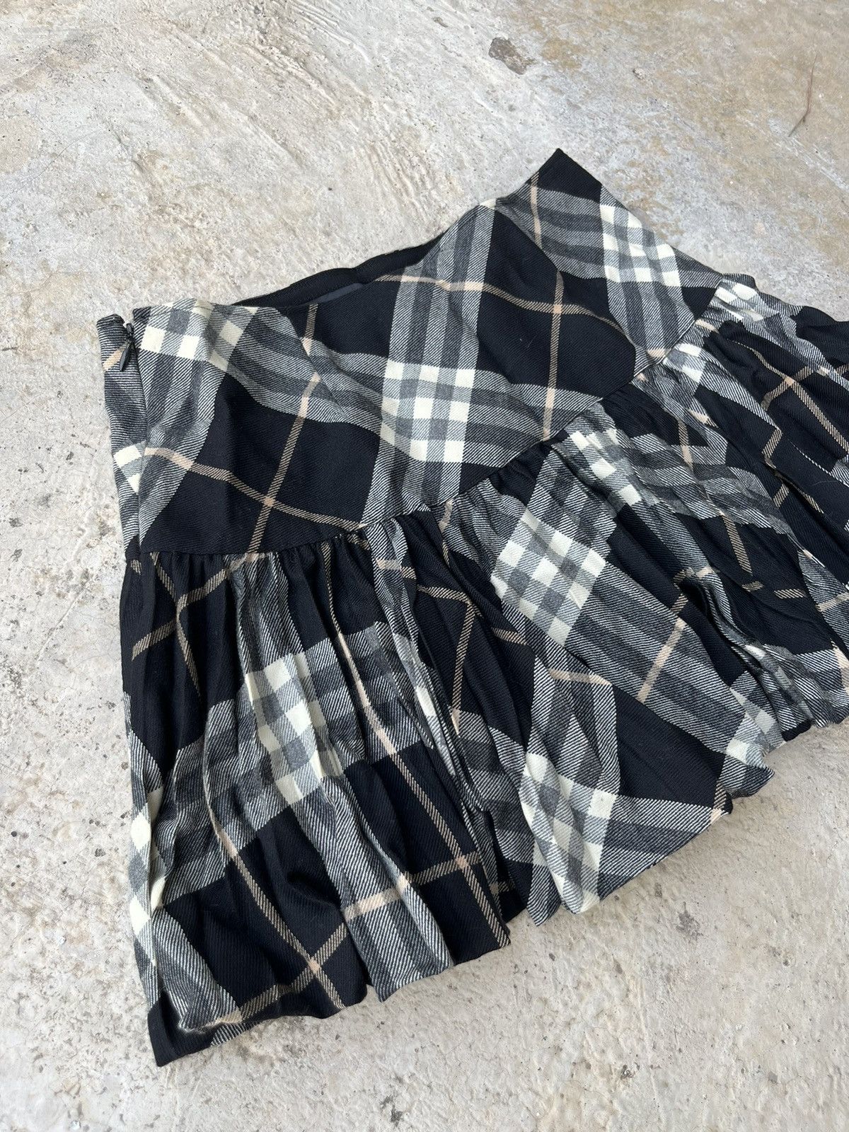 Burberry Burberry Blue Label Nova Plaid Flare Mini Skirt Size 38 Size 38" / US 16 / IT 52 - 2 Thumbnail