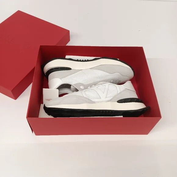 Valentino Valentino White VLogo Netrunner Chunky Sneakers-EU45/US12 Size US 11 / EU 44 - 14 Thumbnail