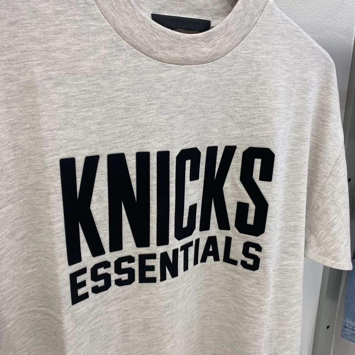 Essentials × NBA Fear of God Essentials x NBA Knicks Tee Light Heather Grey Size US S / EU 44-46 / 1 - 2 Thumbnail