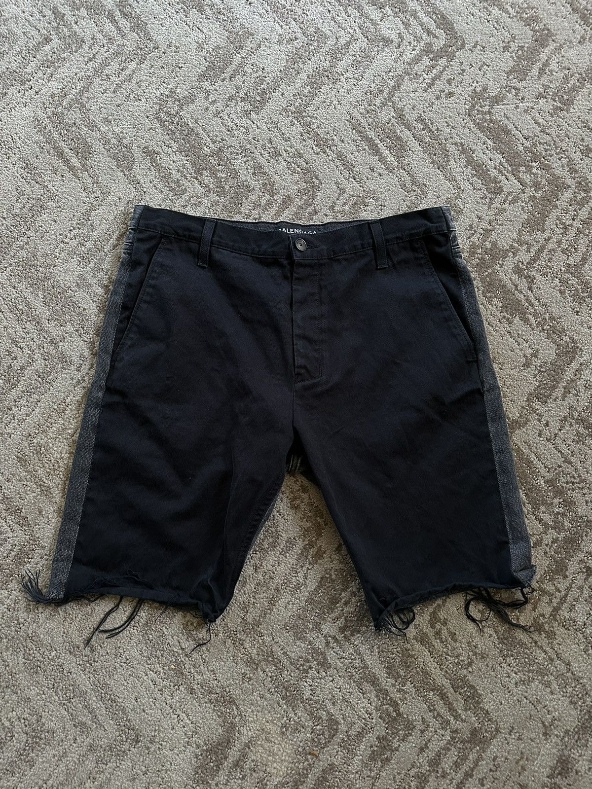 Balenciaga Balenciaga flip Jean shorts Size US 32 / EU 48 - 1 Thumbnail