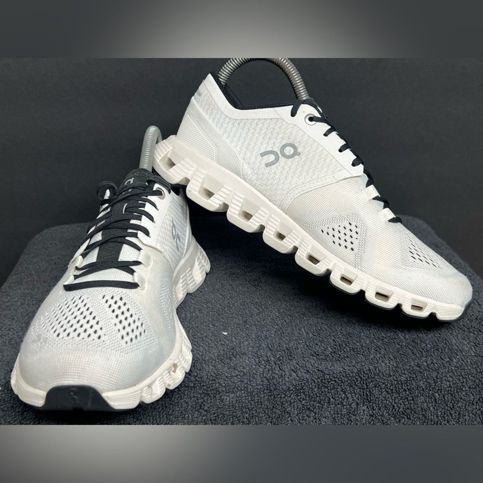 On On Cloud X Womens Running Shoes White/Black SIZE 6.5 EUC Size US 6.5 / IT 36.5 - 3 Thumbnail