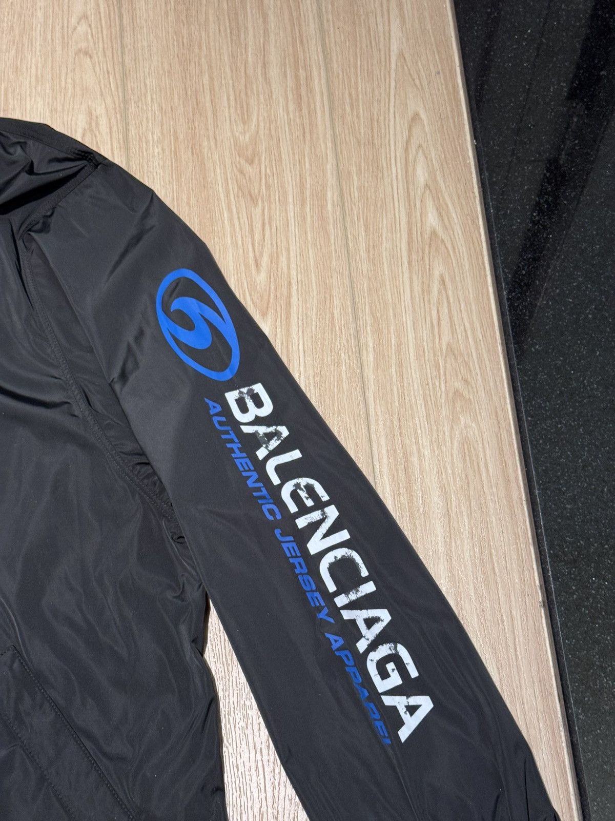 Balenciaga Balenciaga Windbreaker Jacket Jersey Apparel Black L Size US L / EU 52-54 / 3 - 2 Thumbnail