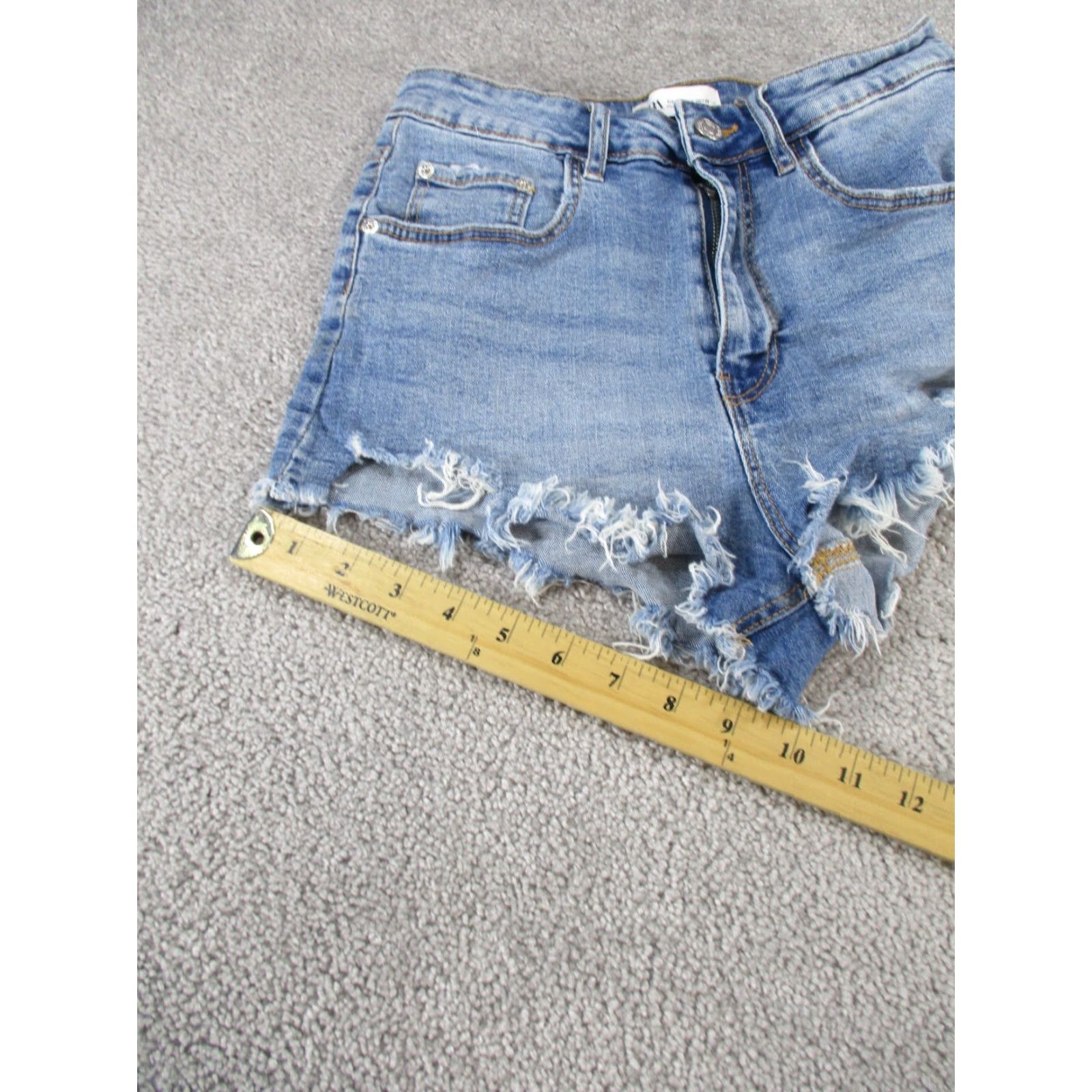 Zara VINTAGE Zara Shorts Womens 4 Light Wash Denim Cut-Offs Blue 90s Classic Festival Size 27" / US 4 / IT 40 - 4 Thumbnail