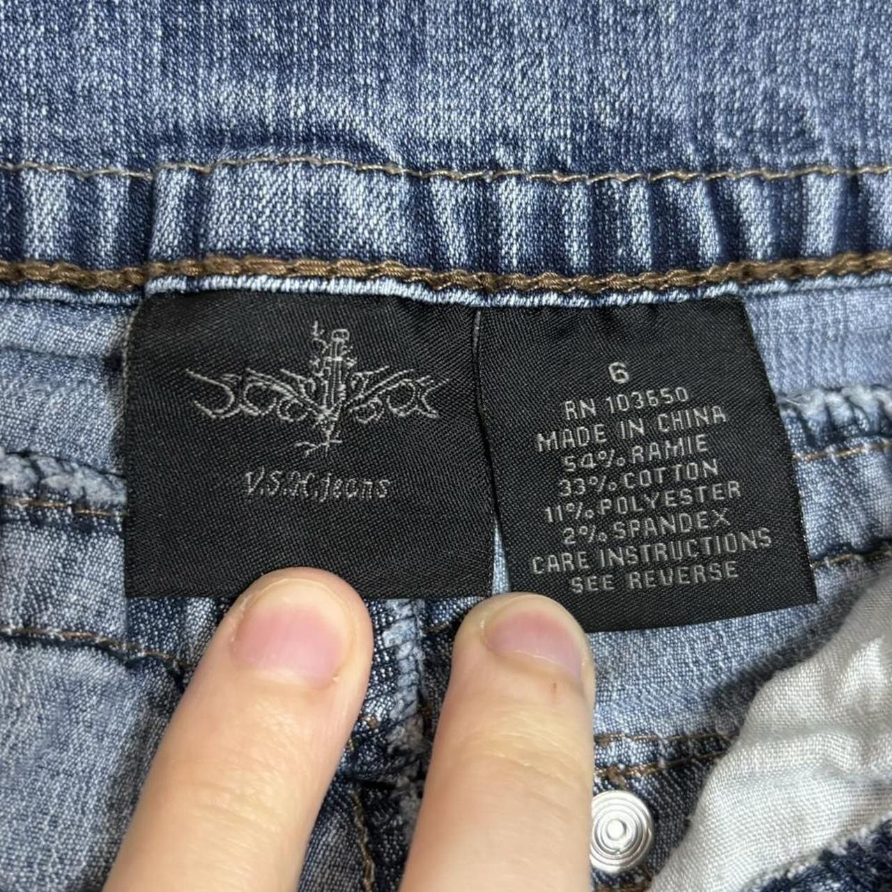 Vintage Vintage Y2K blue silver cross buttons denim capri shorts Size 28" / US 6 / IT 42 - 5 Thumbnail