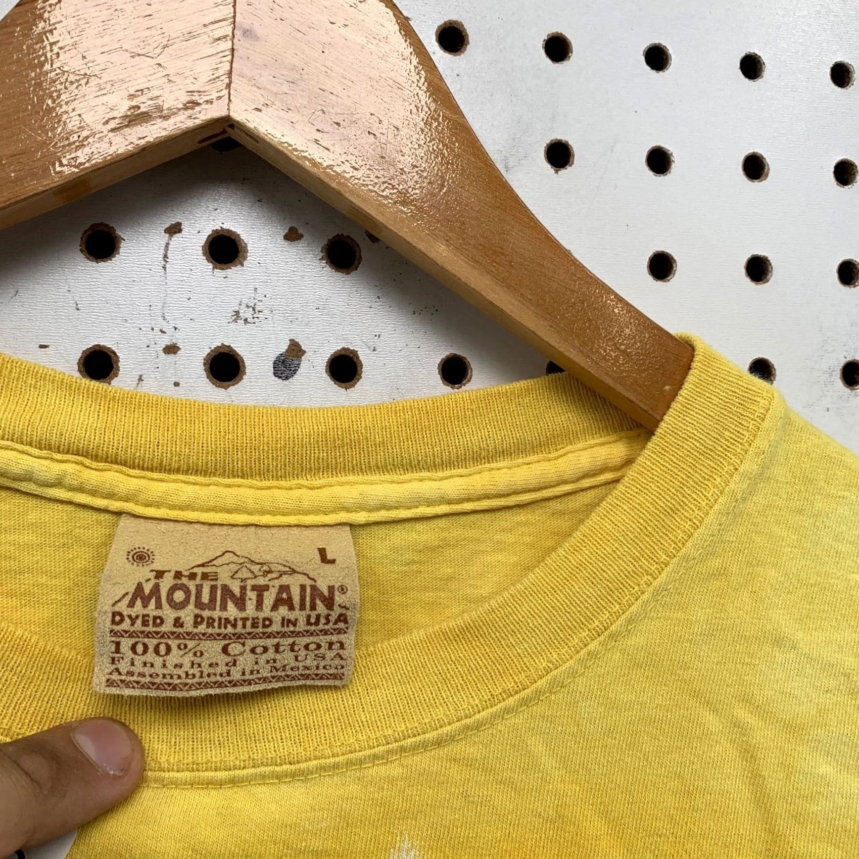 The Mountain VINTAGE The Mountain Wolf Nature Shirt Mens L Yellow USA Acid Wash Wolves Shirt Size US L / EU 52-54 / 3 - 2 Thumbnail