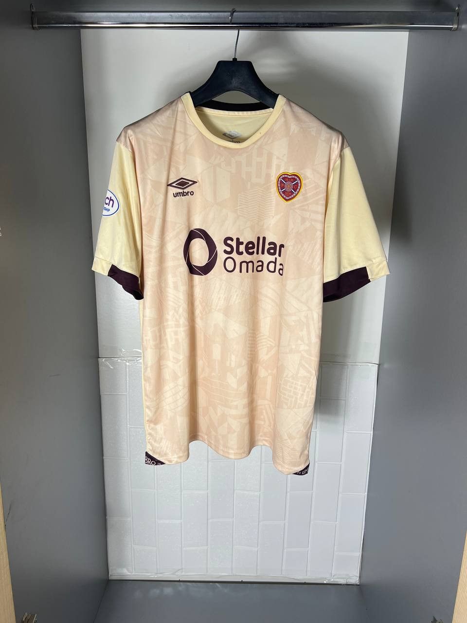 Umbro VINTAGE UMBRO FC HEARTS OF MIDLOTHIAN ENGLAND SOCCER JERSEY Size US XL / EU 56 / 4 - 4 Thumbnail