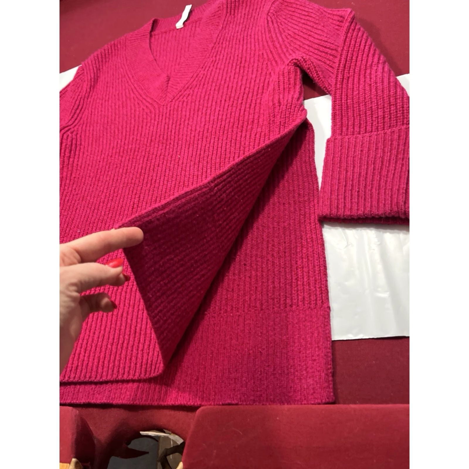 Athleta Athleta Sweater Women XS V-Neck HOT PINK Chunky Knit Wool VISCOSE Nylon Split Sides Size XS / US 0-2 / IT 36-38 - 5 Thumbnail