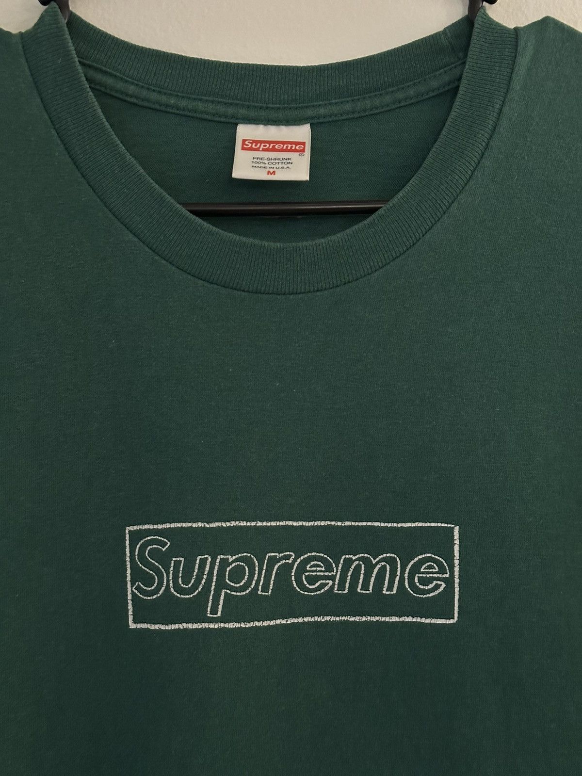 Kaws × Supreme Supreme KAWS Chalk Logo Tee Size US M / EU 48-50 / 2 - 2 Thumbnail