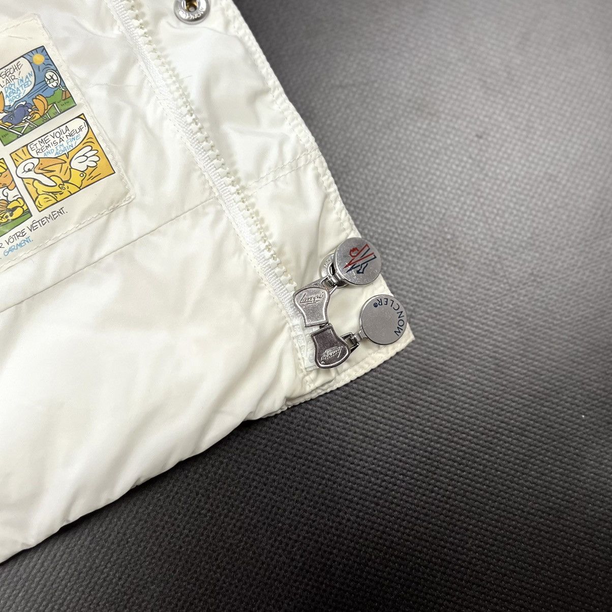 Moncler Auth Women’s Moncler White Casual Puffer Vest - 164cm - Xs/S Size XS / US 0-2 / IT 36-38 - 17 Thumbnail