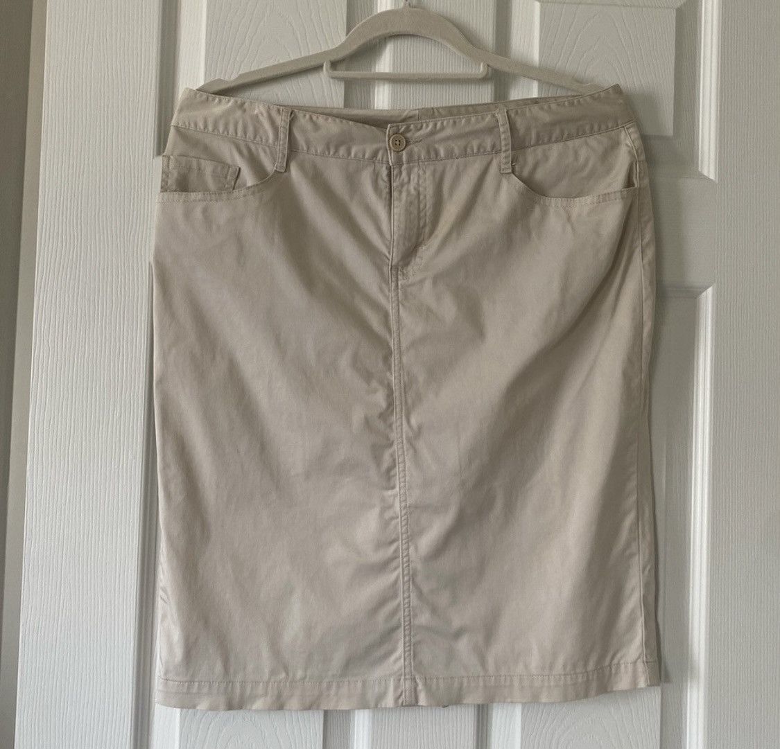 Norma Kamali NORMA KAMALI KHAKI BACK SLIT SKIRT SIZE 10 Size 32" / US 10 / IT 46 - 1 Thumbnail