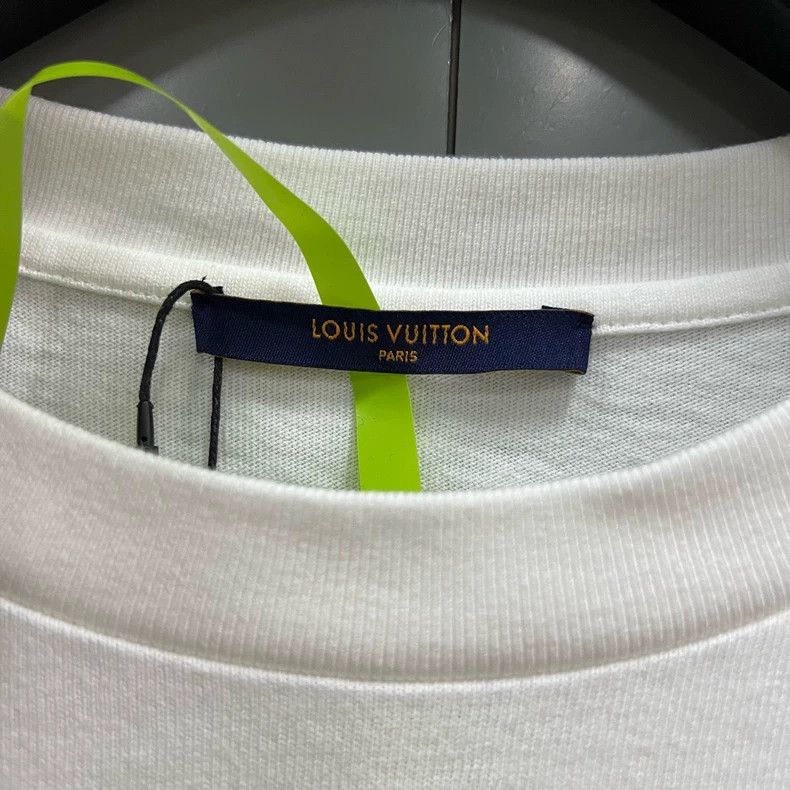 Louis Vuitton Louis Vuitton Embossed monogram embroidered short sleeve 25 Size US XL / EU 56 / 4 - 7 Thumbnail