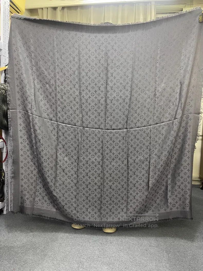 Louis Vuitton Louis Vuitton Full logo shawl Size ONE SIZE - 5 Thumbnail