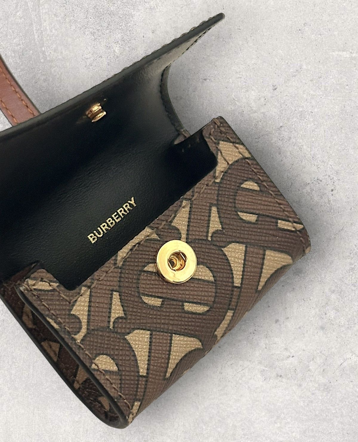 Burberry Burberry TB Monogram AirPod Pro Case Size ONE SIZE - 6 Thumbnail