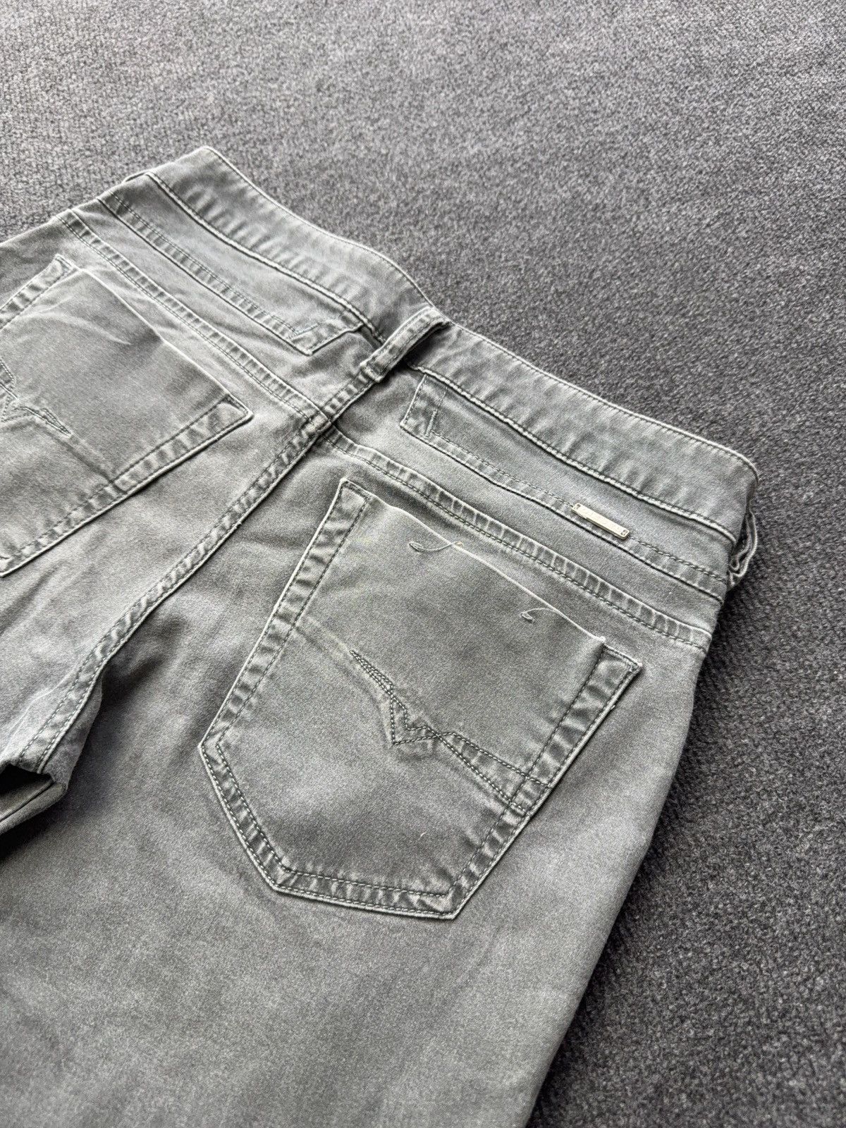 Diesel Luxury 00s Diesel D-BAZER Grey Faded Tapered Jeans Archive Size US 28 / EU 44 - 19 Thumbnail