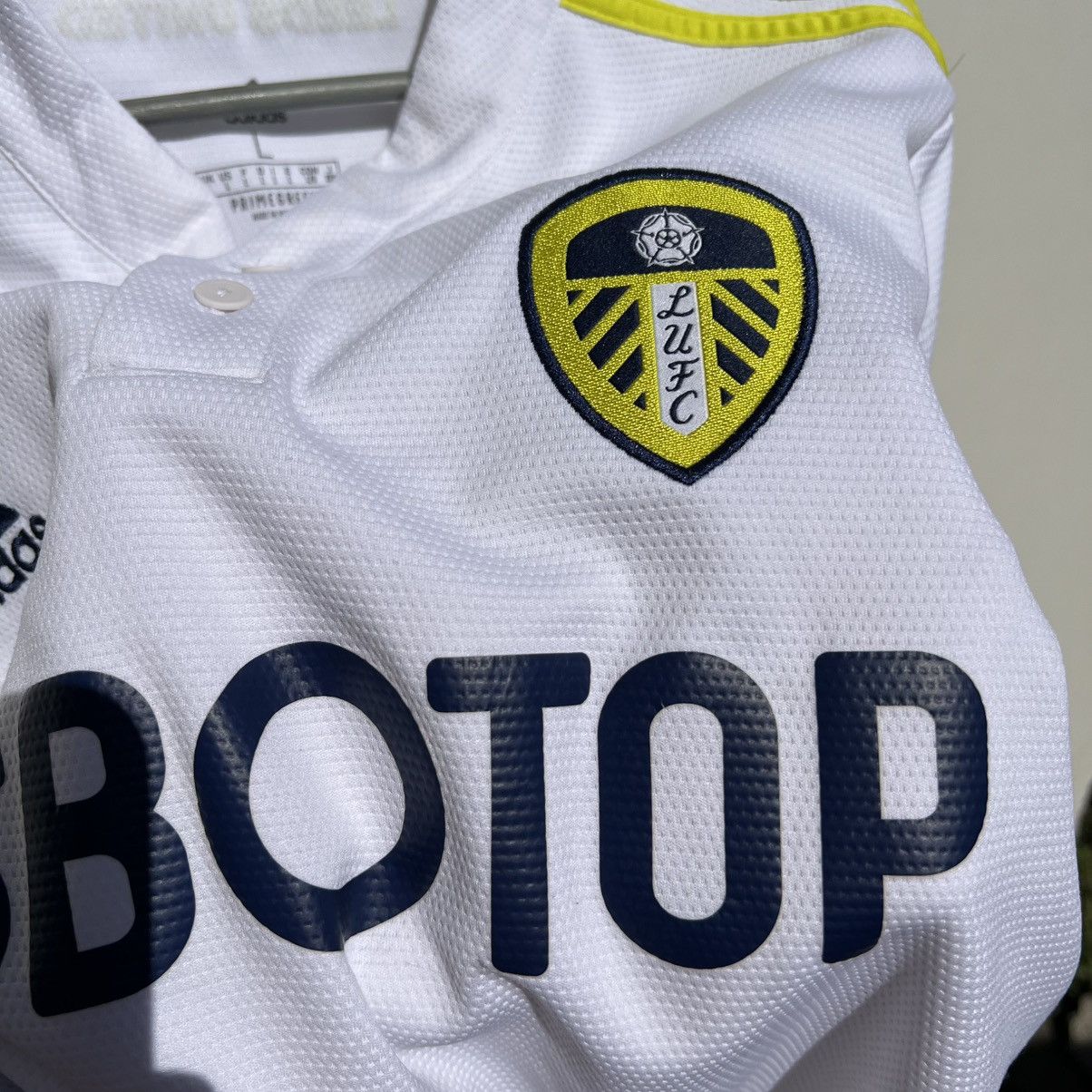 Adidas LEEDS UNITED 2021 2022 HOME FOOTBALL SOCCER JERSEY ADIDAS Size US L / EU 52-54 / 3 - 5 Thumbnail
