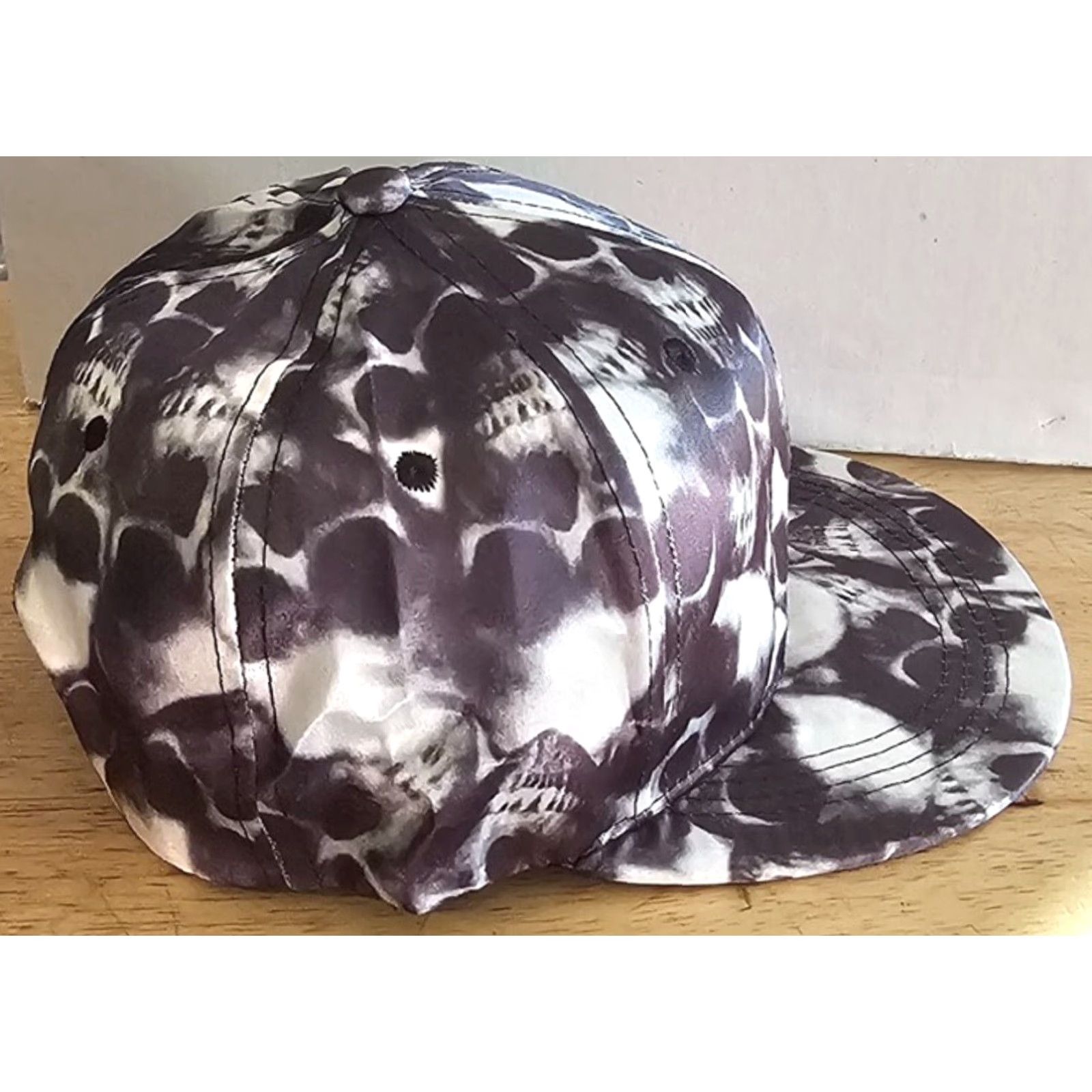 Gloverall SKULL SKULLS ALL OVER HALLOWEEN HORROR SCARY SNAPBACK ADJUSTABLE BASEBALL CAP Size ONE SIZE - 2 Thumbnail