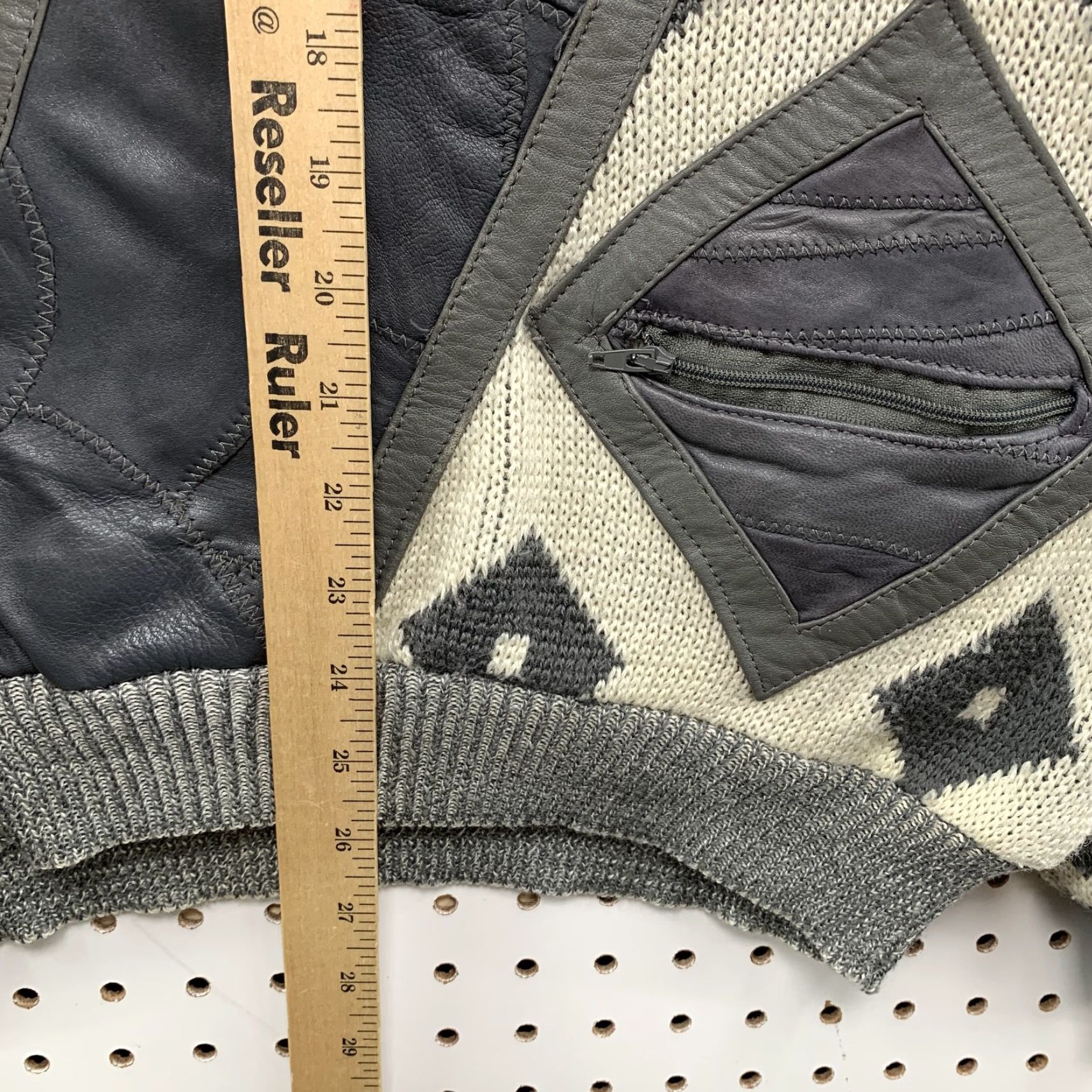 Vintage VINTAGE David Michaels Leather Knit Sweater Shirt Mens Large Gray Argyle Pullover 90s Mens Size US L / EU 52-54 / 3 - 5 Thumbnail