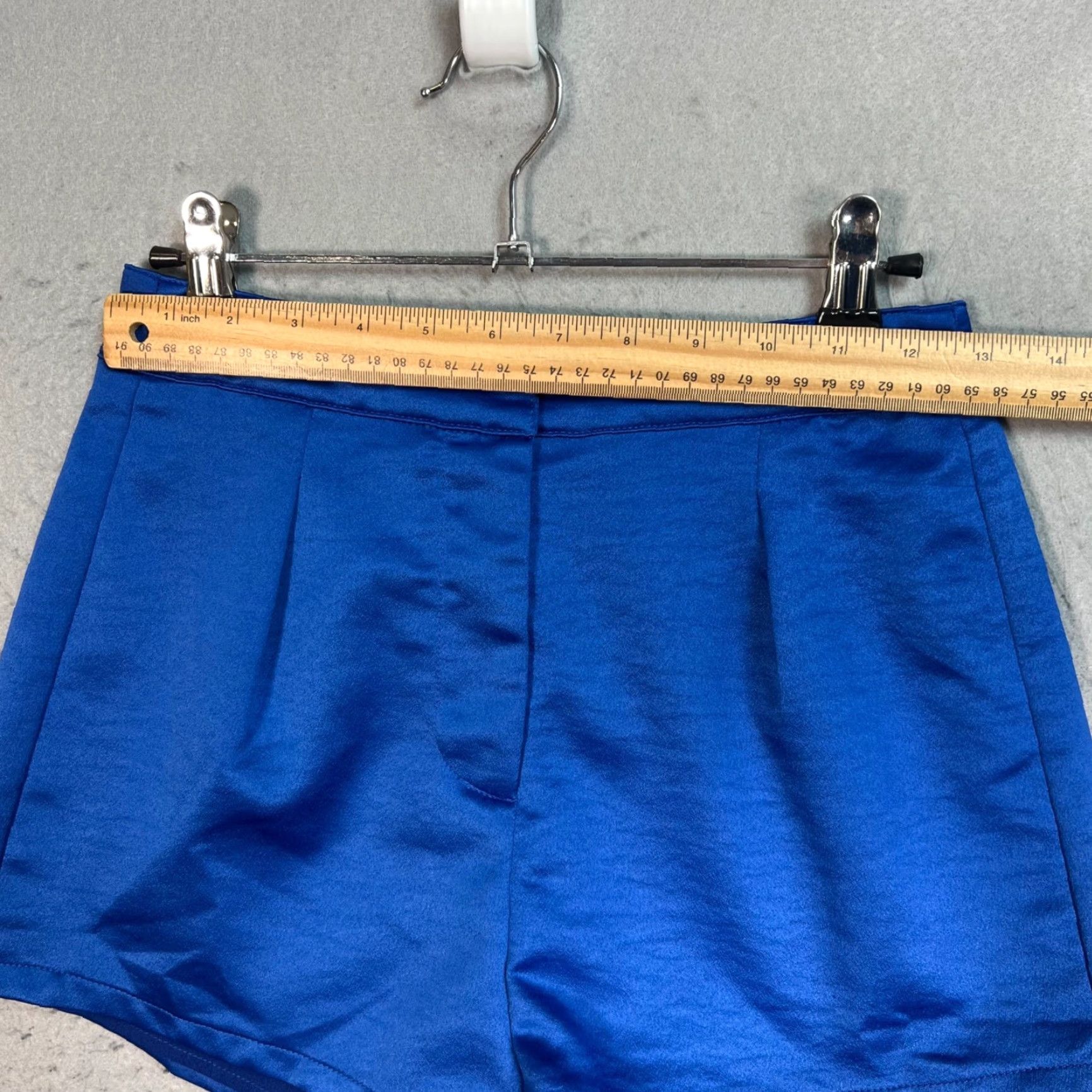 superdown VINTAGE Superdown Womens XS Royal Blue Pleated High-Waisted Polyester Shorts Bermuda Shorts Female XS Royal Blue Pleated High-Waisted Polyester Shorts Size 26" / US 2 / IT 38 - 5 Thumbnail