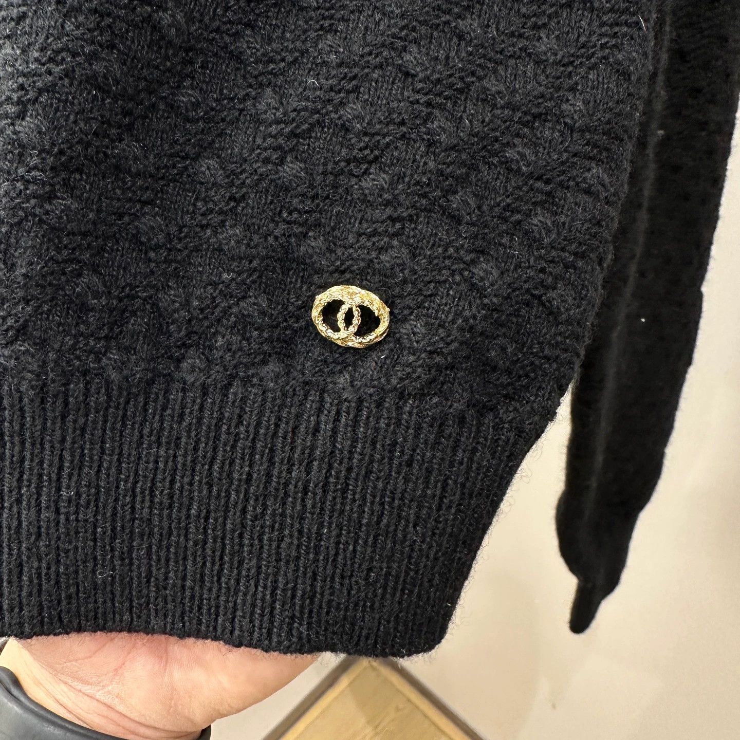 Chanel Chanel Off-the-shoulder Chain Logo Cashmere Sweater 34 Size XS / US 0-2 / IT 36-38 - 6 Thumbnail