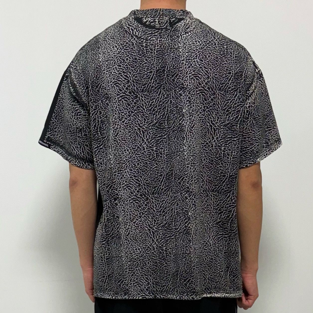 Stussy STUSSY x UNDEFEATED Skull Crossbones Cement T-Shirt Size US XL / EU 56 / 4 - 2 Thumbnail