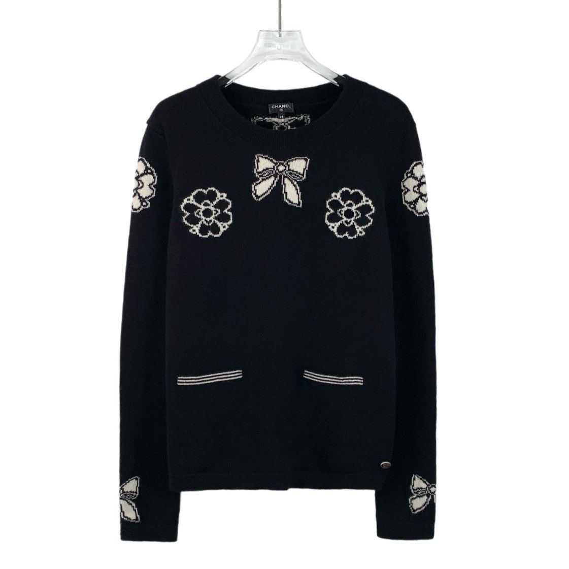 Chanel Chanel Black Bow Appliqué Cashmere Knit Size S / US 4 / IT 40 - 1 Thumbnail