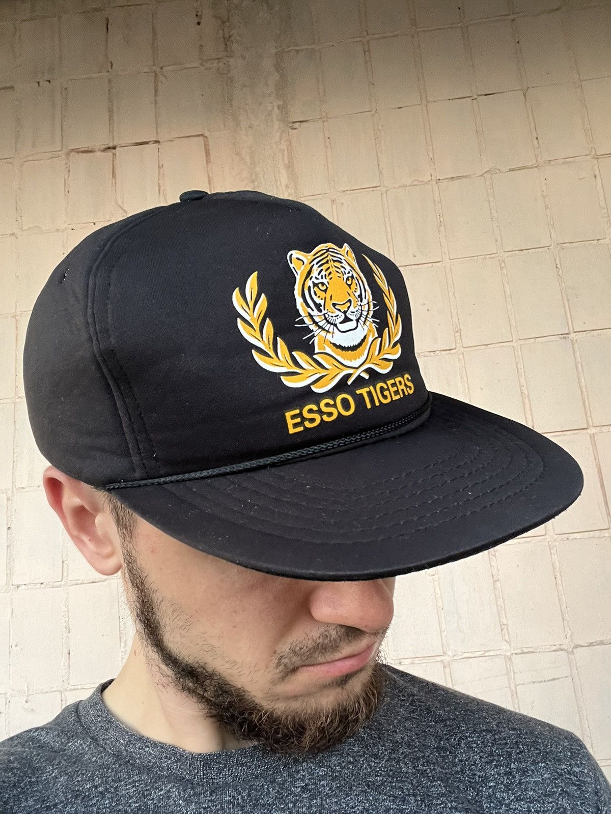 Vintage Vintage Y2K Esso Tiger Trucker Hat Yellow Size ONE SIZE - 21 Thumbnail