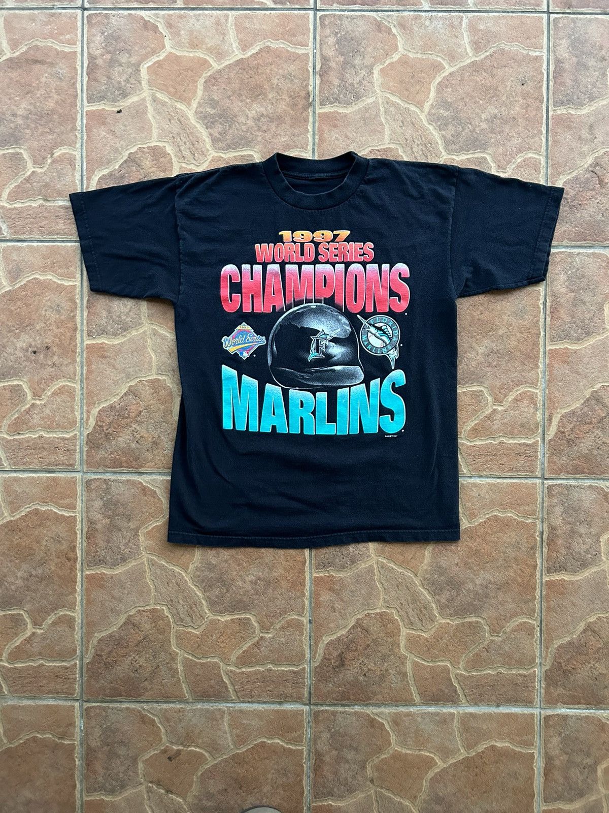 Vintage 1997 Marlins Champions tee Size US XL / EU 56 / 4 - 1 Thumbnail