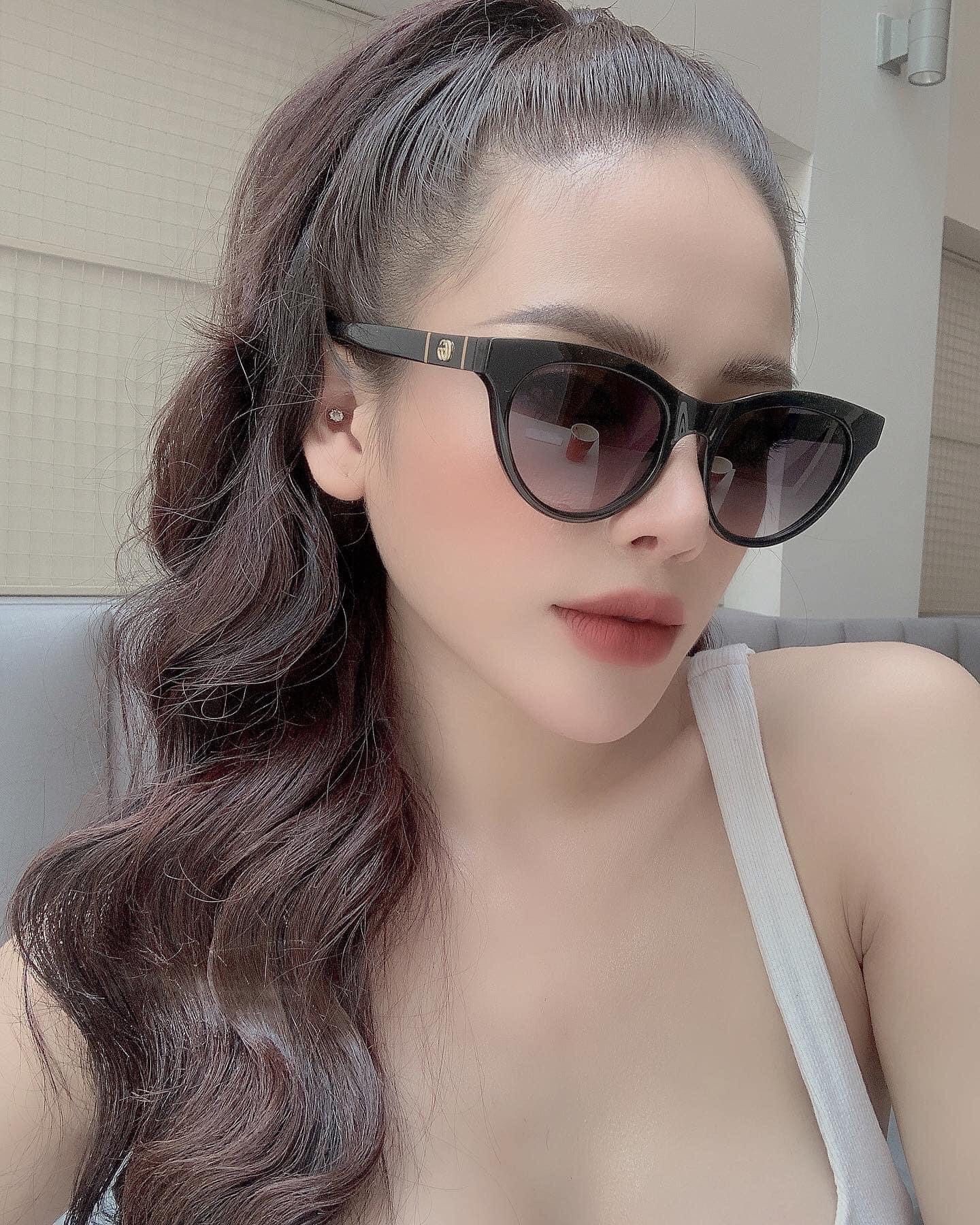 Gucci Gucci GG0763S 001 Women Sunglasses Black Cat Eye Frame Size ONE SIZE - 1 Thumbnail