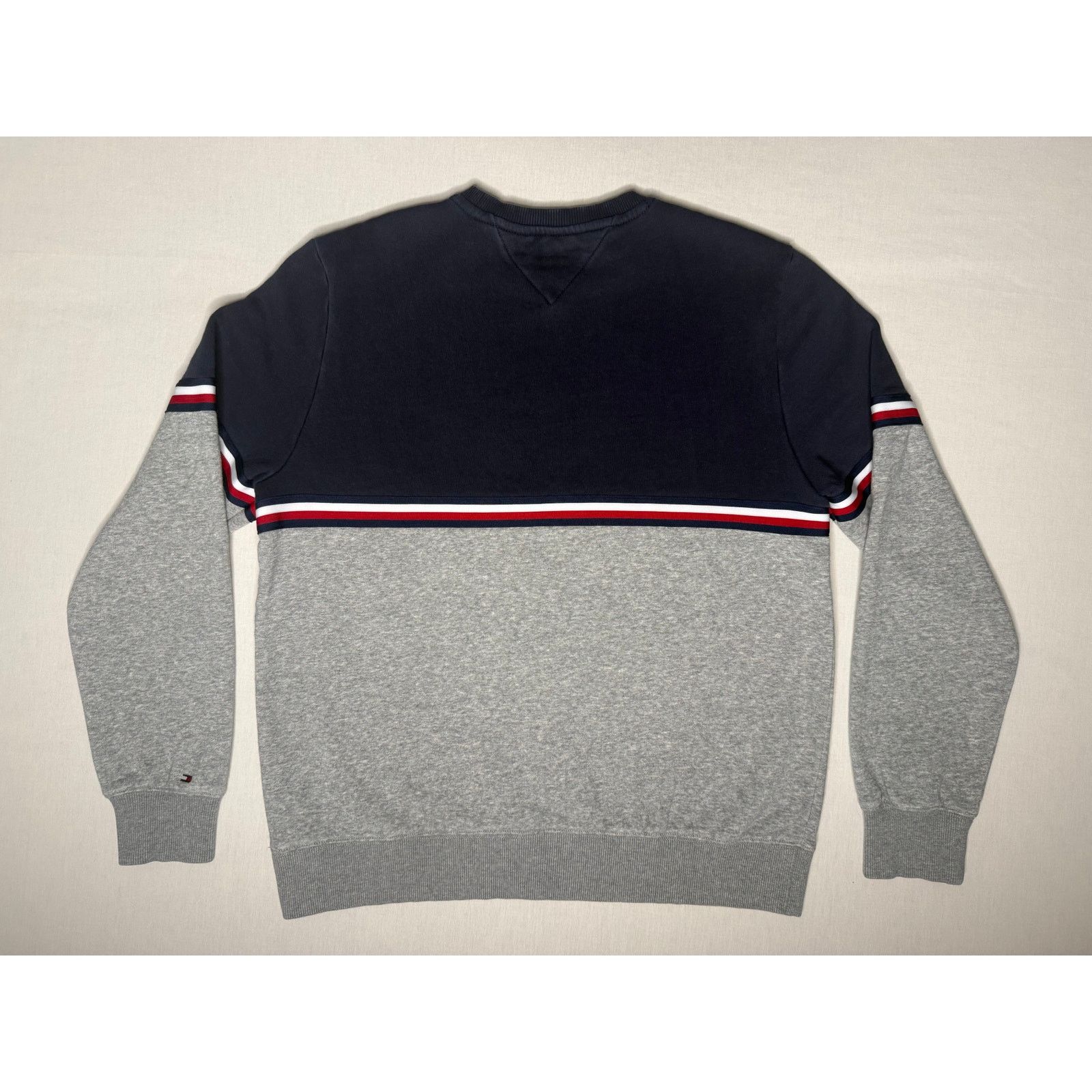 Tommy Hilfiger Tommy Hilfiger Color Block Crewneck Sweatshirt Medium Size US M / EU 48-50 / 2 - 2 Thumbnail