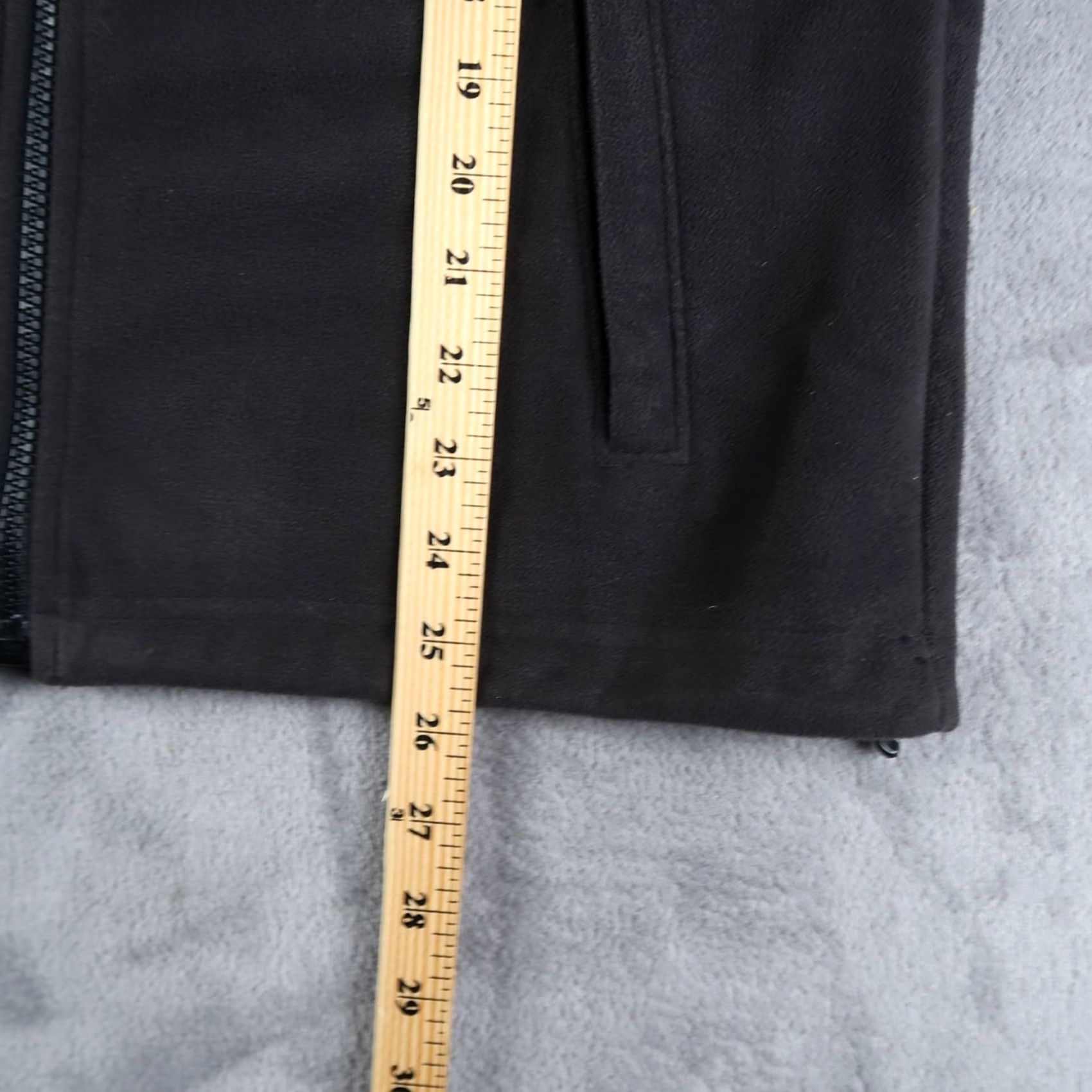 Mountain Hardwear Mountain Hardwear Vest Mens M Black Fleece Full Zip Pockets Outdoor Size US M / EU 48-50 / 2 - 7 Thumbnail