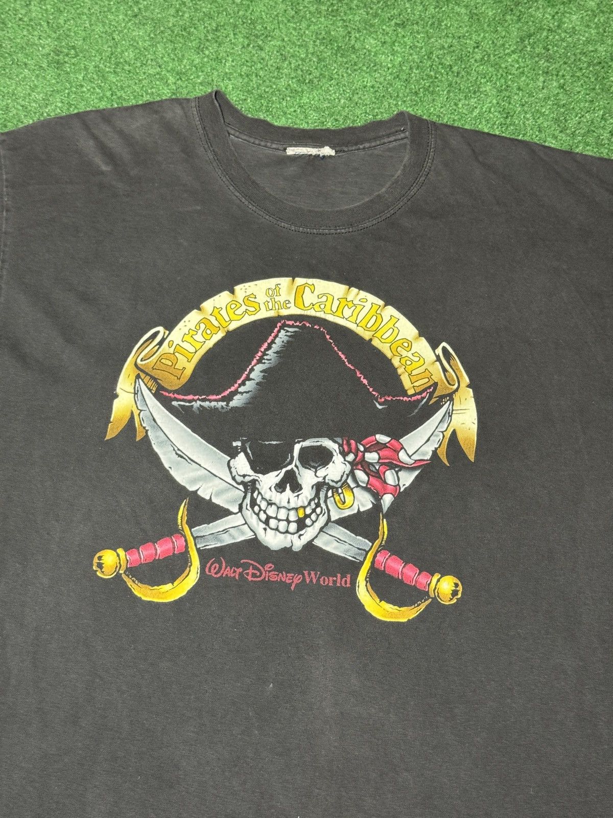 Disney × Vintage Vintage Y2K Pirates Of The Caribbean Disney Skull T Shirt Size US XXL / EU 58 / 5 - 2 Thumbnail