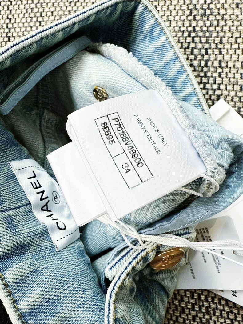 Chanel Chanel 21c Early Spring Vacation Series Mulberry Silk Came Size 42" / US 20 - 6 Thumbnail