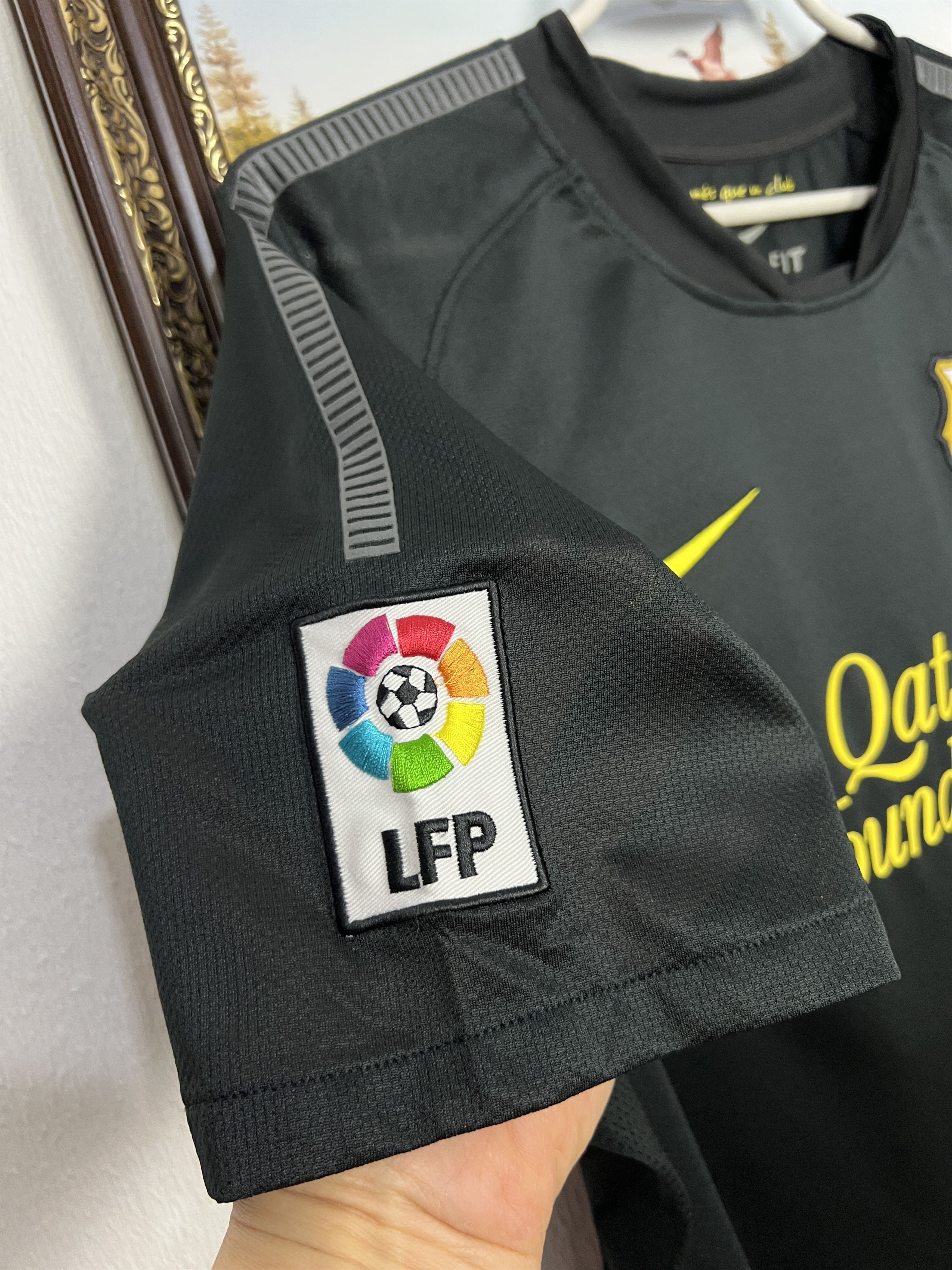 Nike Barcelona Away football shirt Soccer Jersey Trikot Camiseta Size US L / EU 52-54 / 3 - 6 Thumbnail