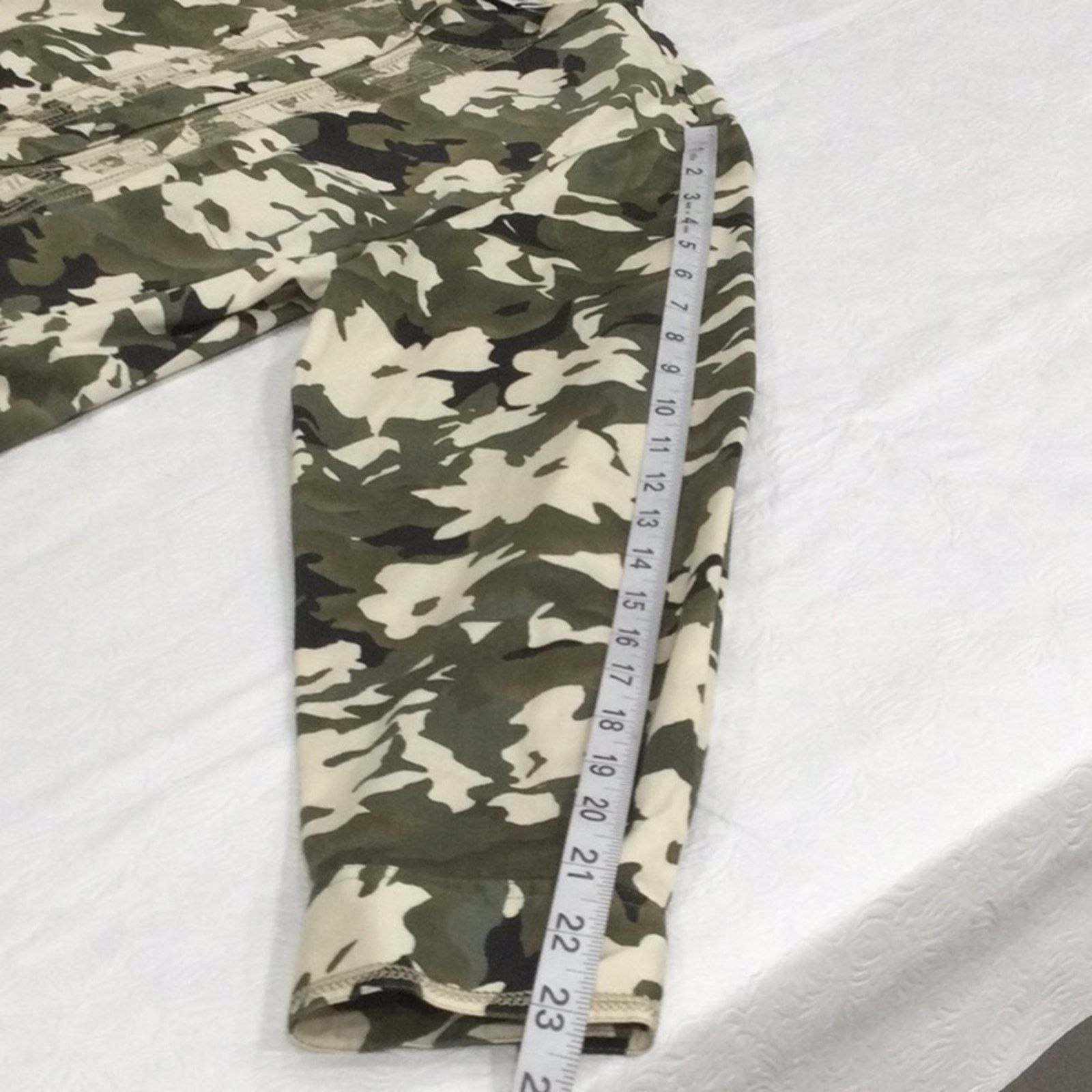 Chicos Chico's Camouflage Embroidered L/S Button Front Shirt 2/L/12 Size L / US 10 / IT 46 - 16 Thumbnail