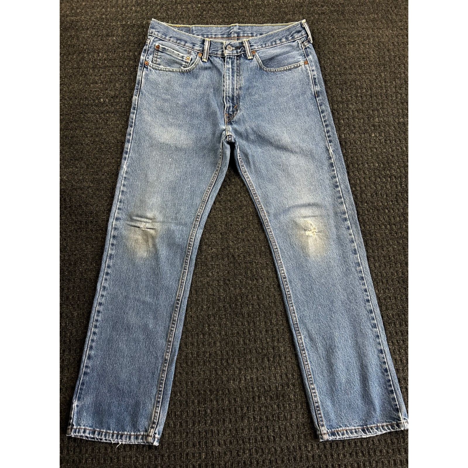 Levi's VINTAGE Levi’s 505 Jeans Straight Regular Fit 34 x 32 Light Blue Denim Distressed Work 80s 90s USA Mens Size US 34 / EU 50 - 2 Thumbnail