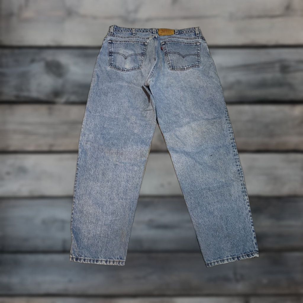 Levi's VINTAGE Levi's 560 Light Wash Loose Fit Tapered Leg Jeans 40X31 Blue 90s Mens Size US 40 / EU 56 - 1 Thumbnail