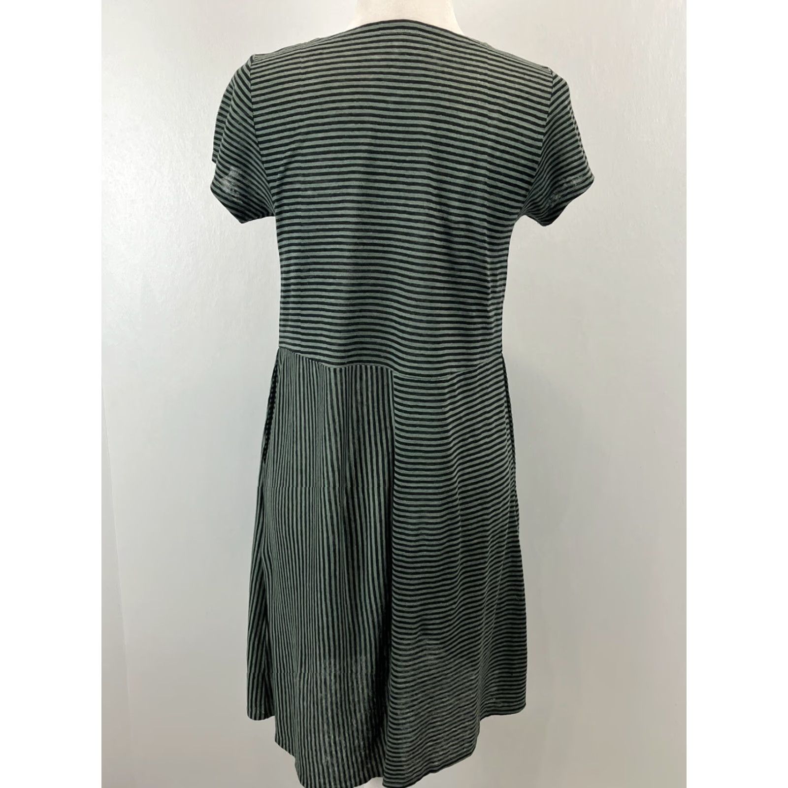 Eileen Fisher VINTAGE Eileen Fisher 100% Organic Linen Dress Striped PP Petites Knee Length Pockets Womens Short Sleeve T-Shirt Dress Green & Black NWOT Lagenlook Size XXS / US 00 / IT 34 - 3 Thumbnail