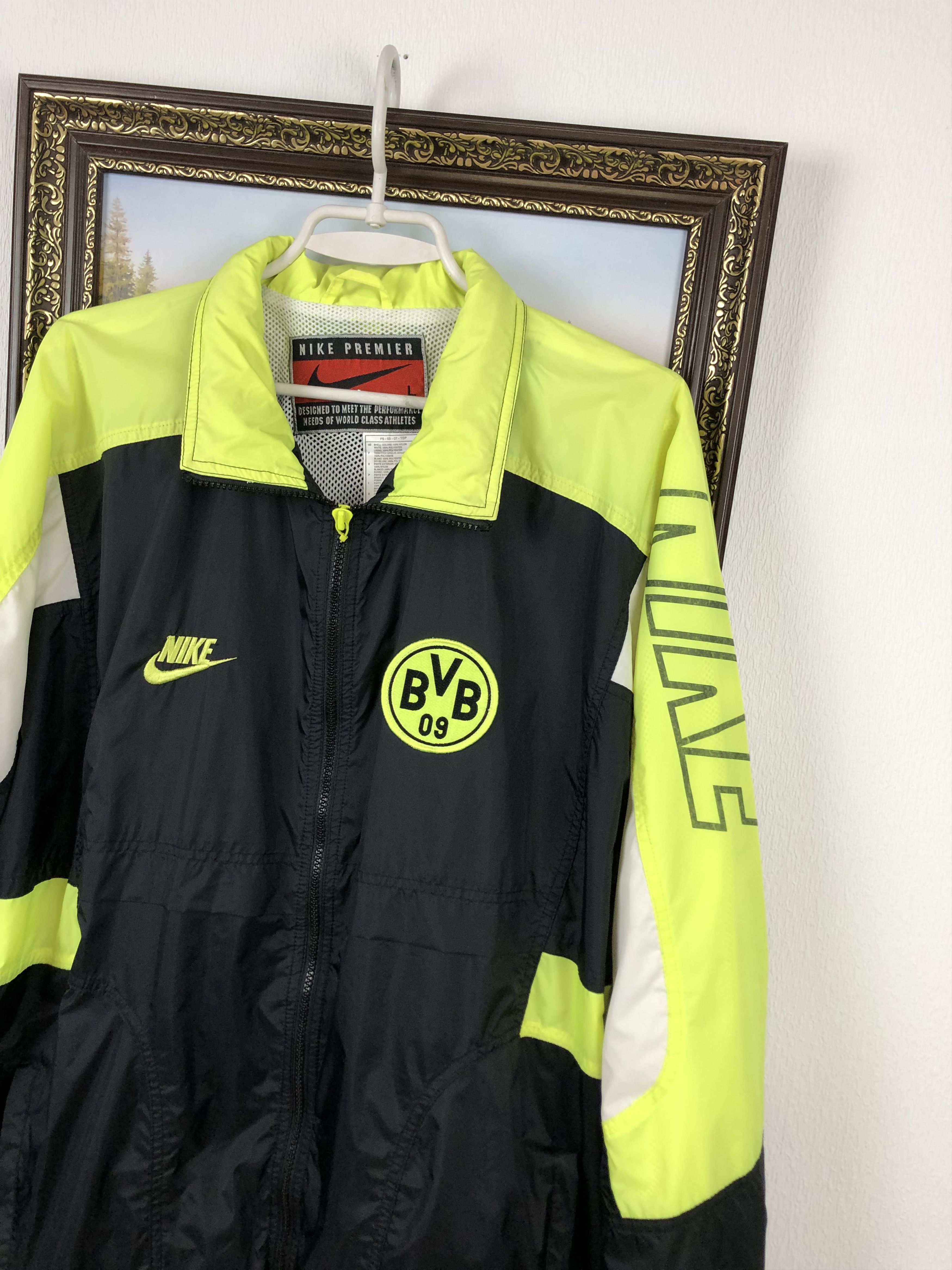 Nike Vintage Borussia Dortmund Football Jacket Soccer Windbreaker Size US L / EU 52-54 / 3 - 4 Thumbnail