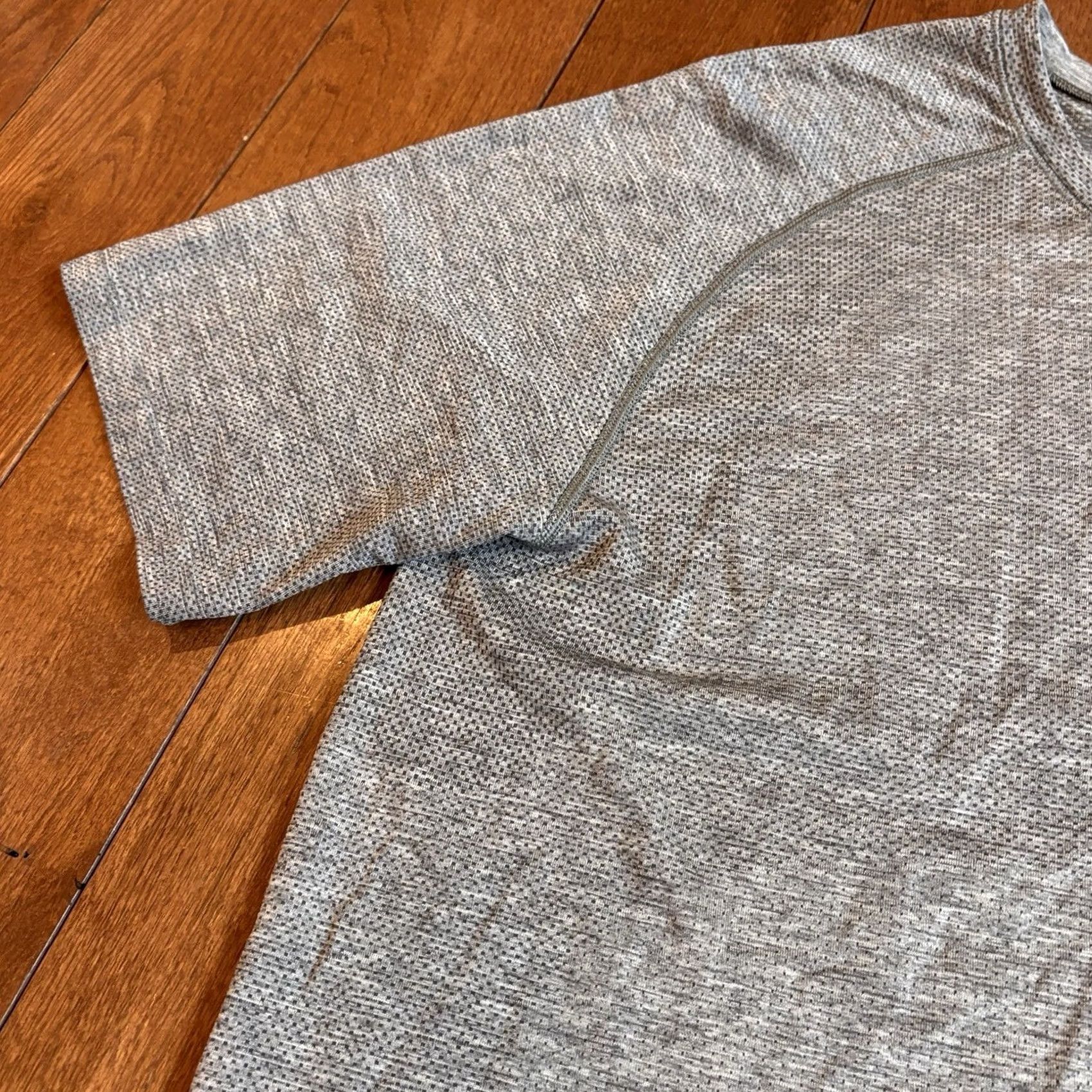 Lululemon Lululemon Mens Metal Vent Crew Neck T Shirt Gray sz Large Athletic Fit Size US XL / EU 56 / 4 - 5 Thumbnail