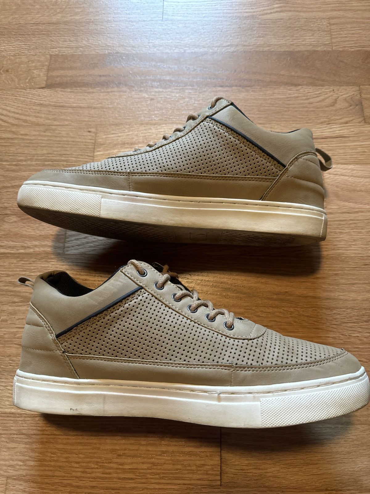 Vintage Vintage Pair Mid-Top Perforated Sneakers -Beige Size 11 US Size US 11 / EU 44 - 2 Thumbnail