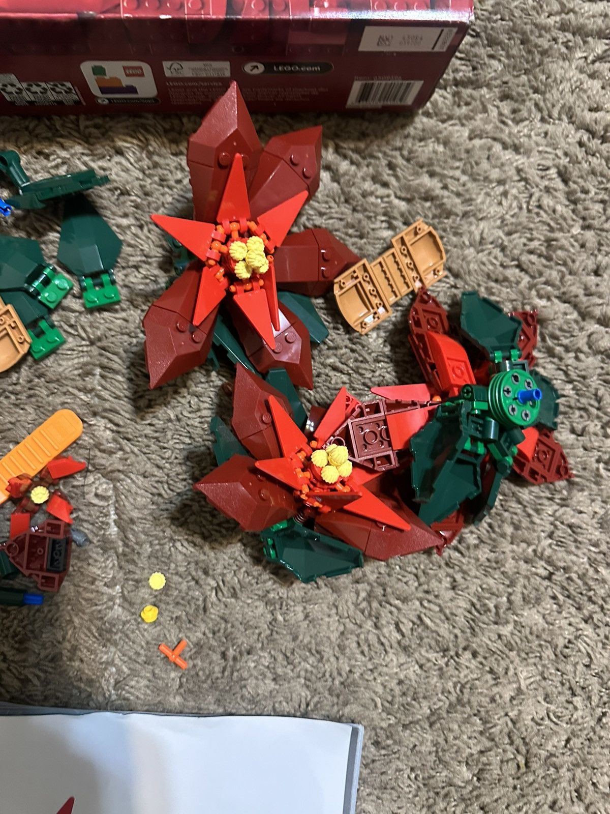 LEGO LEGO Red & Green Poinsettia Floral Set Size ONE SIZE - 7 Thumbnail