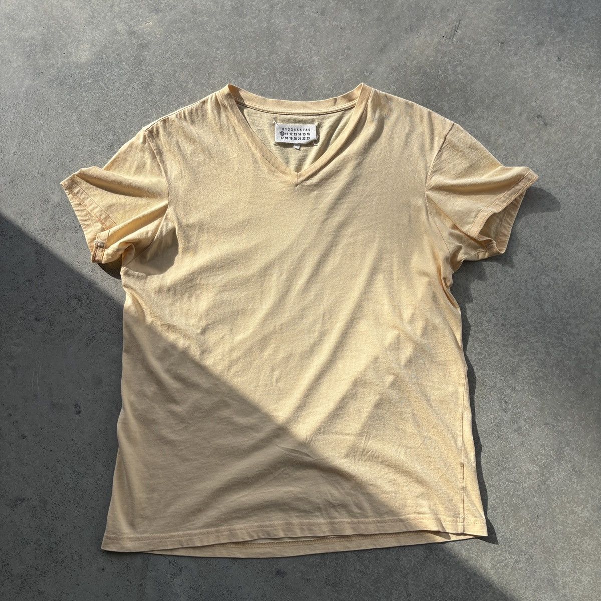Maison Margiela Maison Margiela V-Neck Tee Size US S / EU 44-46 / 1 - 1 Thumbnail