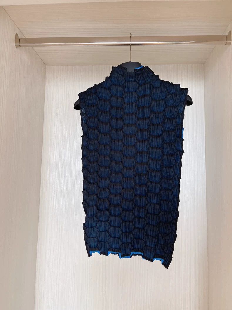 Issey Miyake Issey Miyake size:3 Mainline fish-scale and dragon-scale j Size XS / US 0-2 / IT 36-38 - 3 Thumbnail