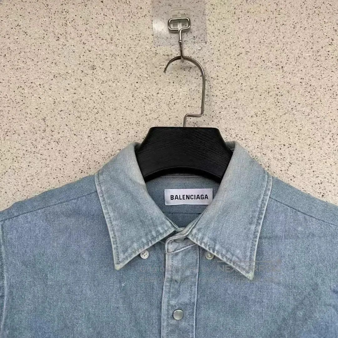 Balenciaga Balenciaga Back Logo Denim Shirt. Size S / US 4 / IT 40 - 2 Thumbnail
