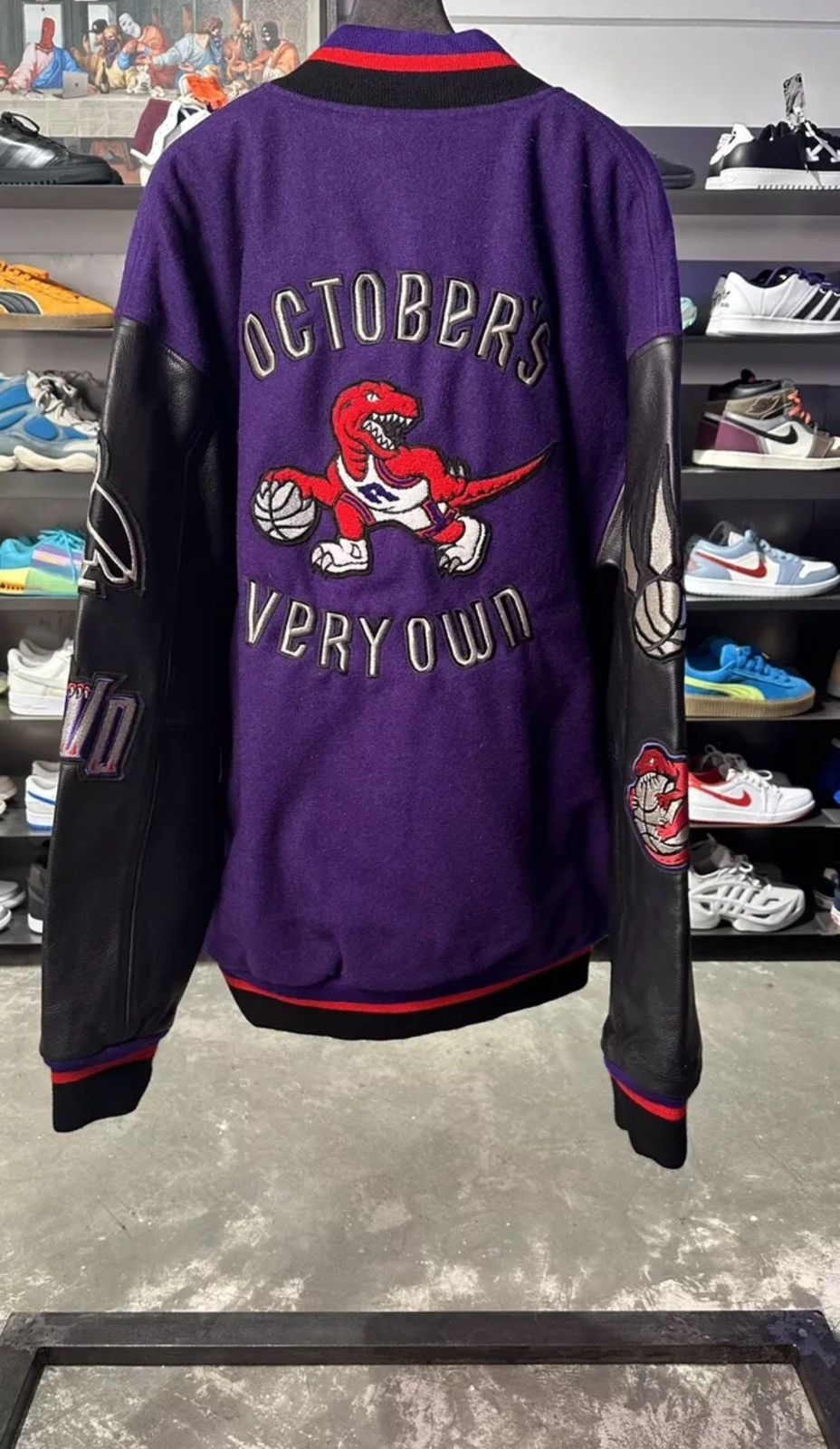 Mitchell & Ness OVO X Toronto Raptors X Mitchell & Ness 95’ Varsity Jacket Size US XXL / EU 58 / 5 - 2 Thumbnail