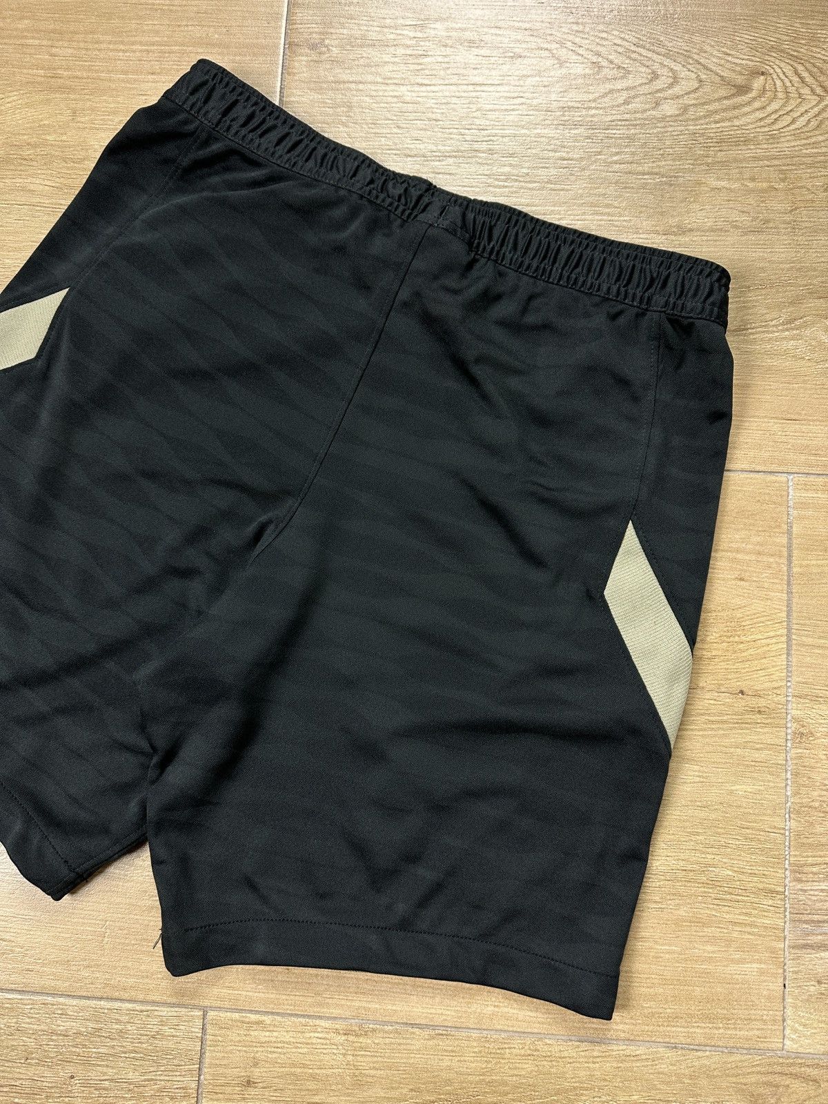 Nike Liverpool F.C. Nike Dri-Fit Soccer Shorts Size US 30 / EU 46 - 10 Thumbnail
