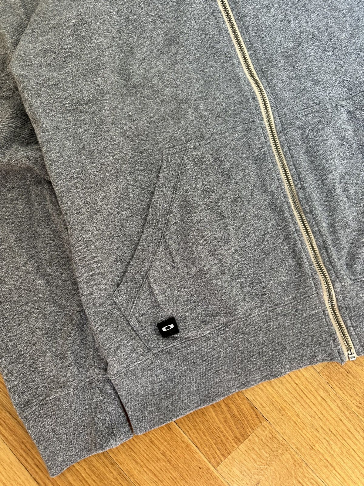 Oakley Vintage Oakley Hoodie Gray Logo Streetwear Fit Size US L / EU 52-54 / 3 - 6 Thumbnail