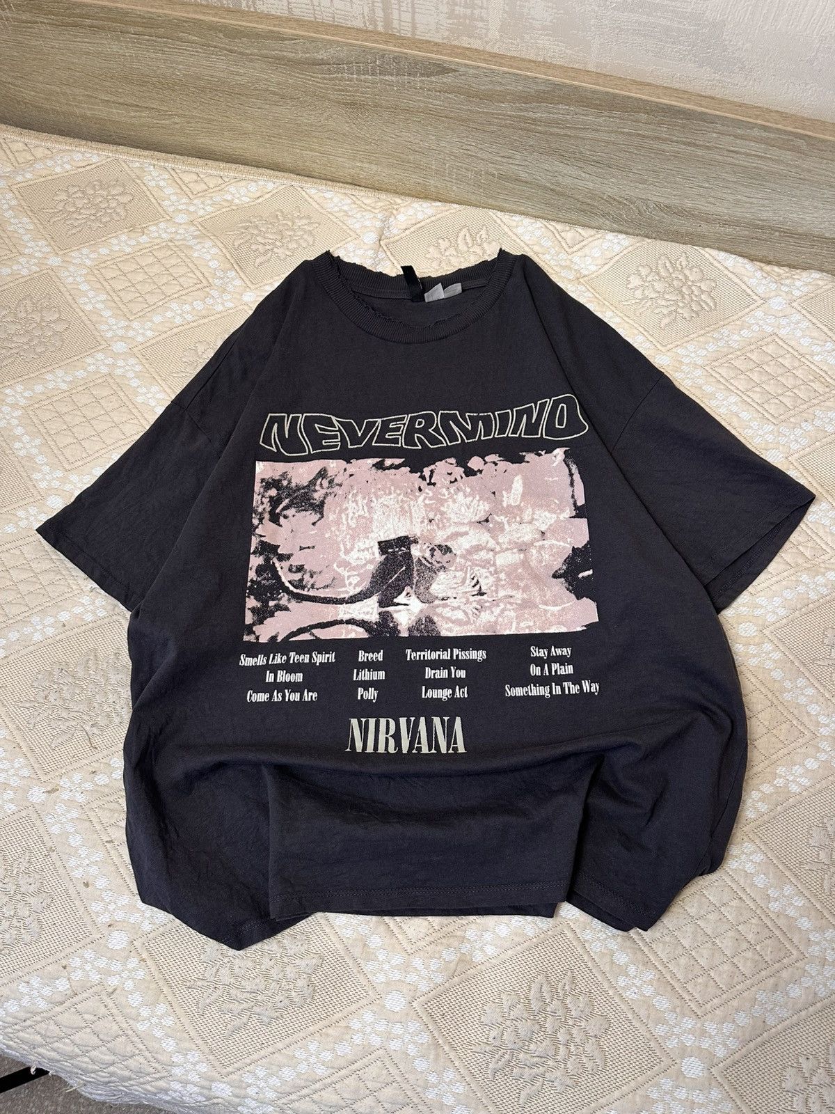 Band Tees 🔥 Nirvana Nevermind H&M Band Rock Tour T Shirt Oversize Size US L / EU 52-54 / 3 - 1 Thumbnail