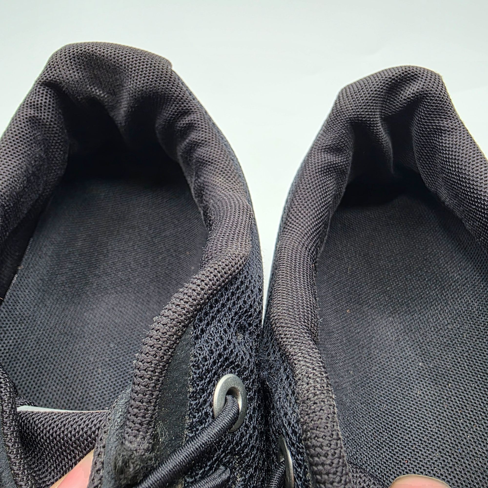On On Cloud 5 Womens Size 8 Black White Lightweight Performance Size US 8 / IT 38 - 9 Thumbnail